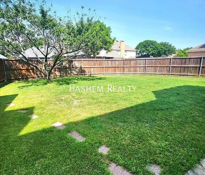 8025 Cavalier Dr — Photo 23