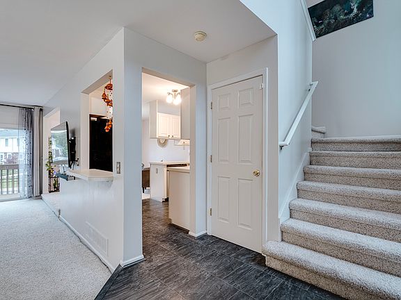 4th image of 834 Natures Cove Ct #33