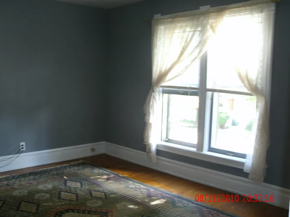 apt 2, living room