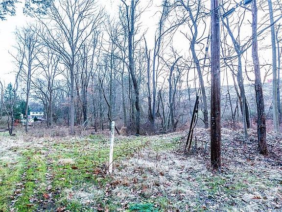 4th image of 121 Twin Oaks Dr