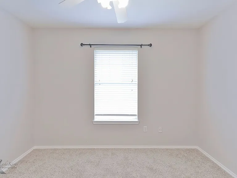 7825 Thompson Pkwy — Photo 18