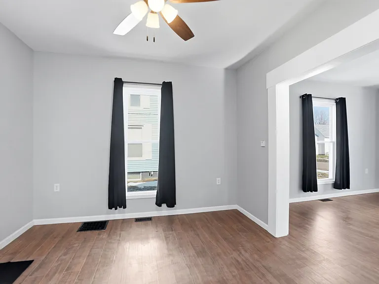 516 S Madriver St — Photo 10