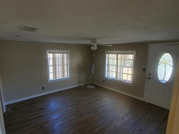 2nd image of 215 Plumosa St