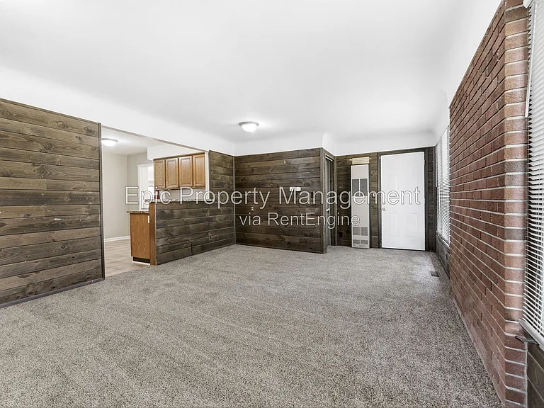812 Riverbank St — Photo 8