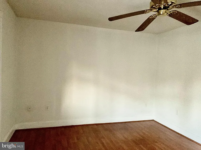 221 Baker St — Photo 8