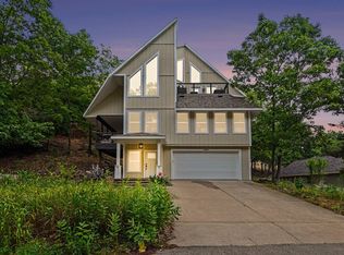 18882 Piney Point Dr, Spring Lake, MI 49456