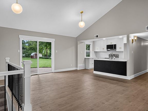 5th image of 2538 SE 37th St