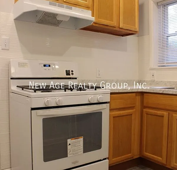 530 N Douglas St — Photo 7