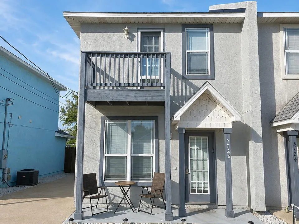 5726 Beach Dr