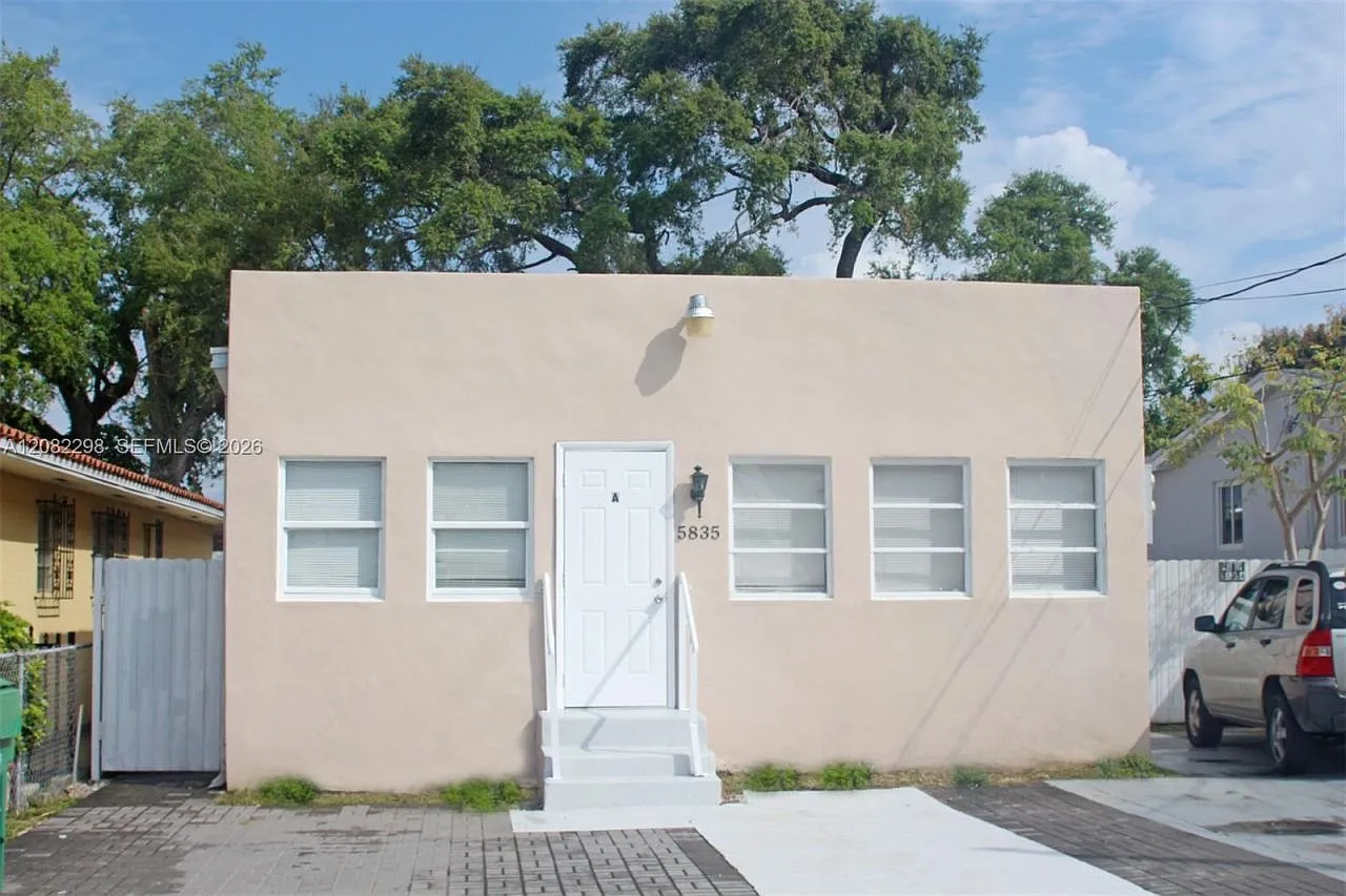 1 bed, 1.0 bath, $1,600 — Photo 1