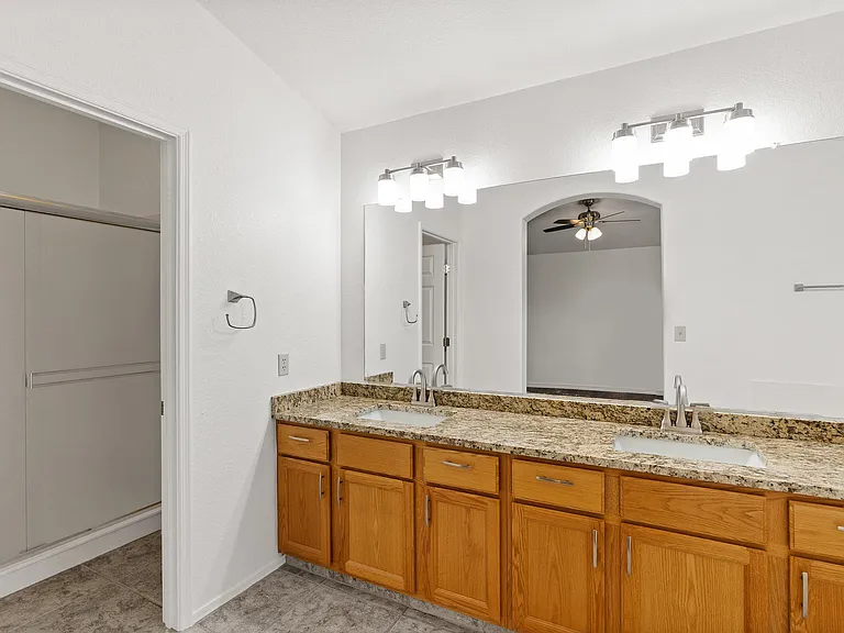 10357 N Mineral Spring Ln — Photo 3