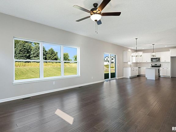 5th image of 208 W Torrey Pines Dr