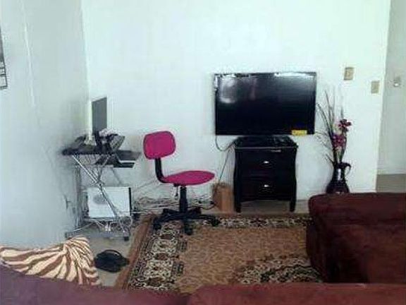 2nd image of 2524 Kelburn Ave