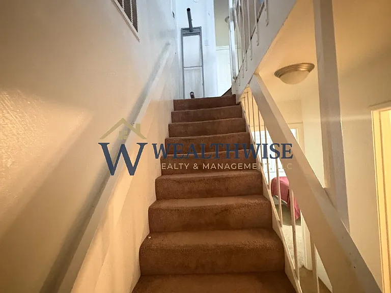 951 N Euclid Ave — Photo 5