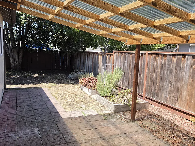 514 Piazza Dr — Photo 8