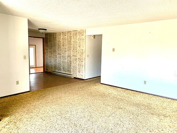5th image of 705 W Court Ave