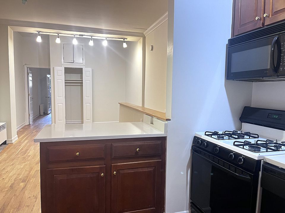 1st image of 441 W 50th St #1E