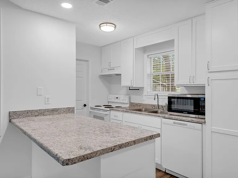 22150 Hill N Dale Dr — Photo 4