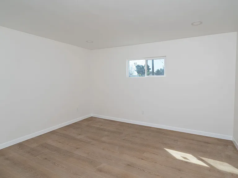 2400DelM — Photo 18