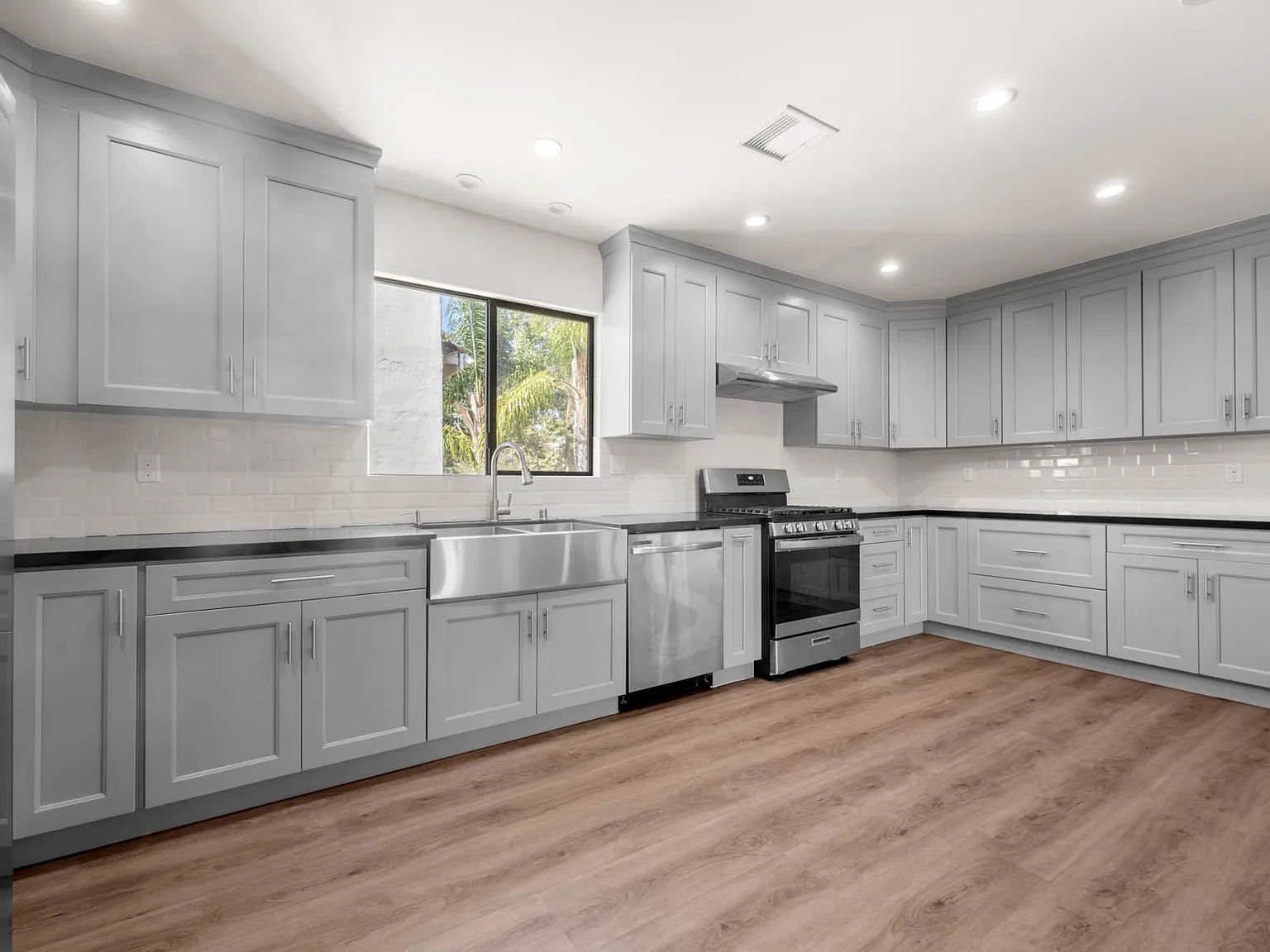 1625 Stearns Dr — Photo 4