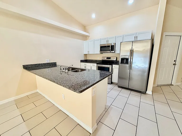 1044 NE 8th Pl — Photo 12