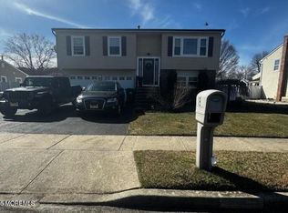 18 Evergreen Pl, Howell, NJ 07731