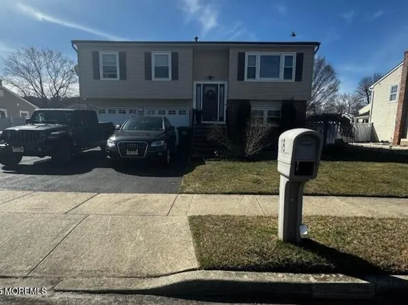 18 Evergreen Place, Howell, NJ 07731