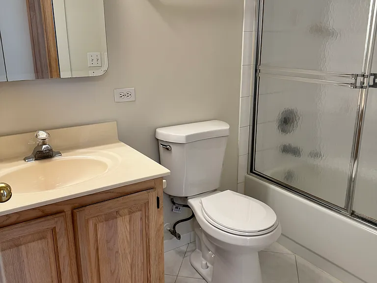 6472 N Northwest Hwy #303 — Photo 5