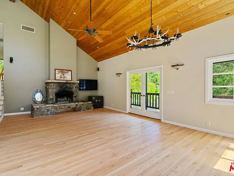 20912 Fontaine Rd — Photo 8