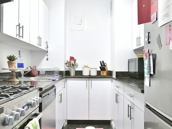 4th image of 240 E 82nd St APT 10E