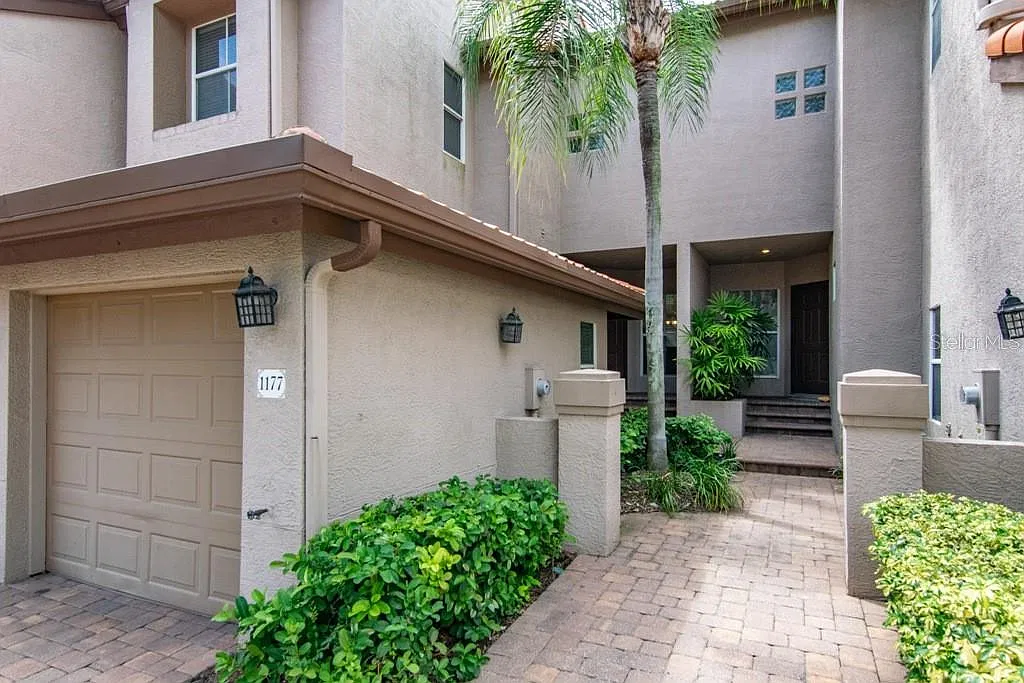 3 bed, 2.5 bath, 1480 sqft, $4,200 — Photo 4