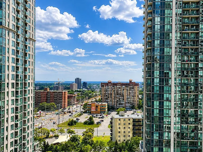 30 Elm Dr W #1007 — Photo 8