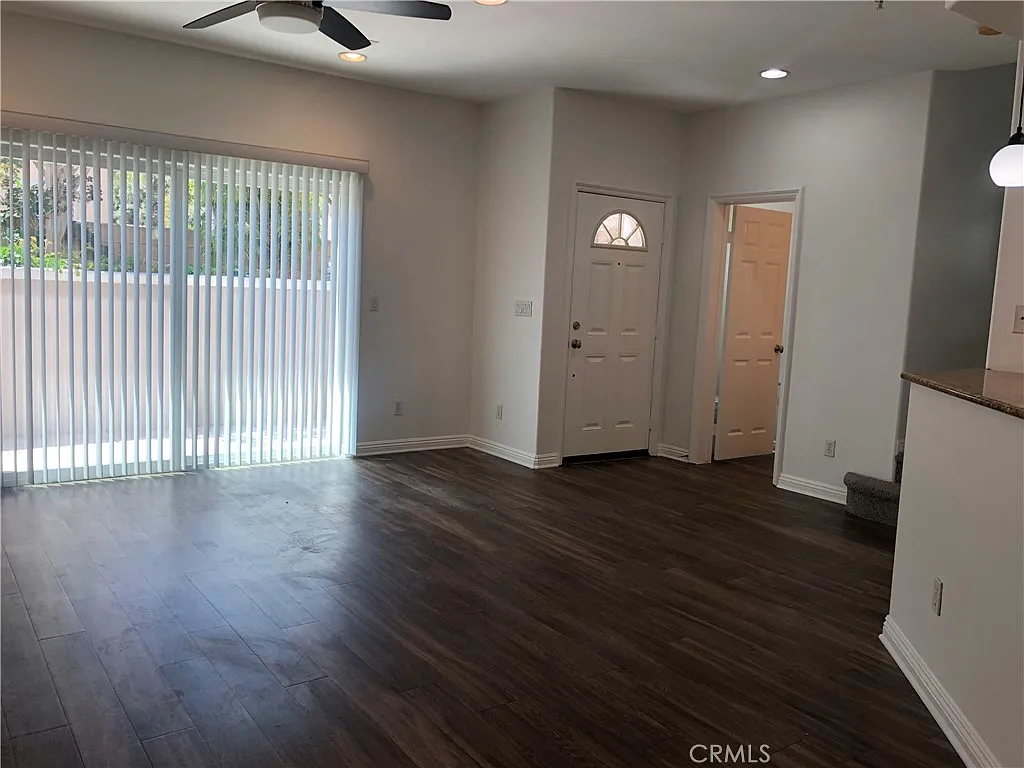 3 bed, 2.5 bath, 1350 sqft, $4,200 — Photo 3