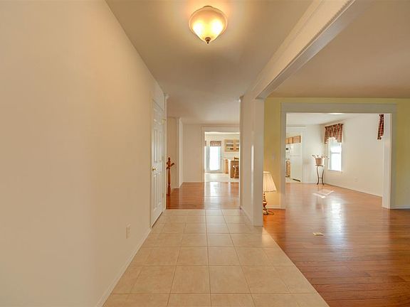 5th image of 214 Hawksbury Pl