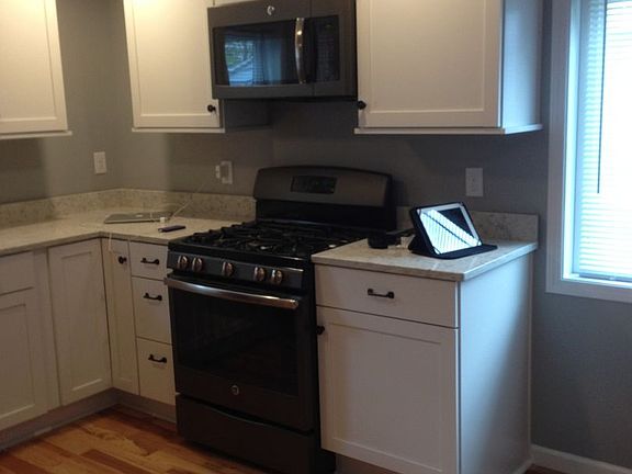 3rd image of 717 E Pearson St