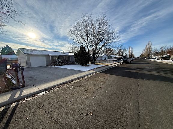 2nd image of 421 Summit Dr