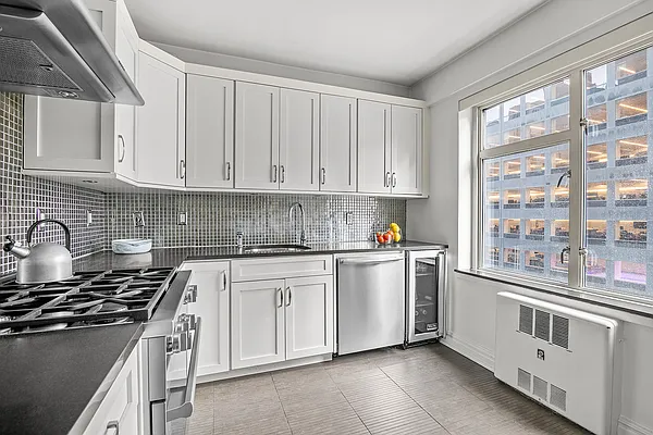 Sold by Compass | media 6