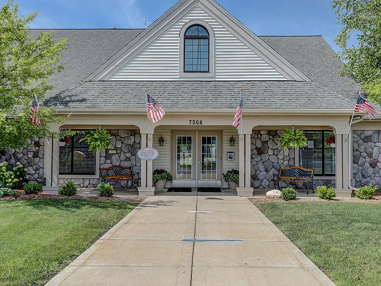 7204 E Grand River Ave — Photo 8