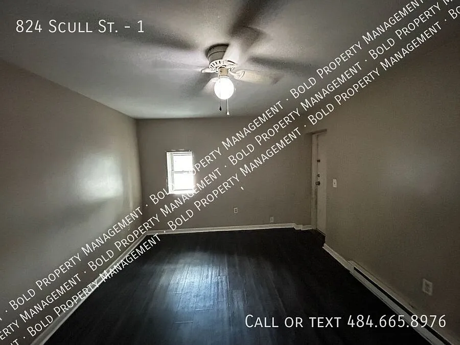 824 Scull St #1