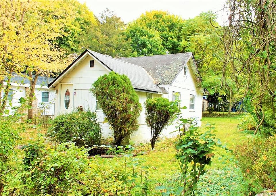 2 Fernwood Dr, Greenwood Lake, NY 10925 MLS H6216690 Zillow