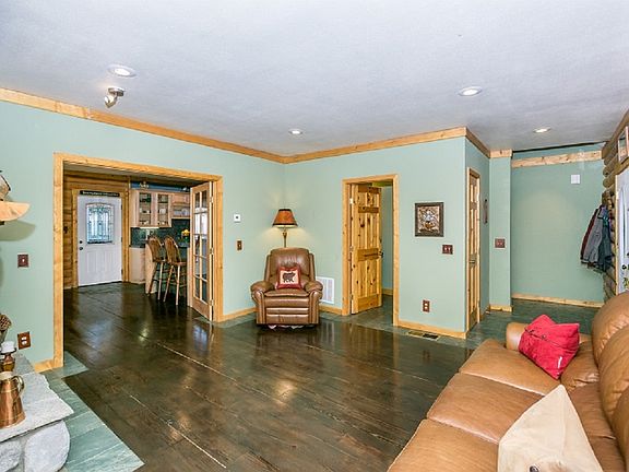 5th image of 364 Mason Ln
