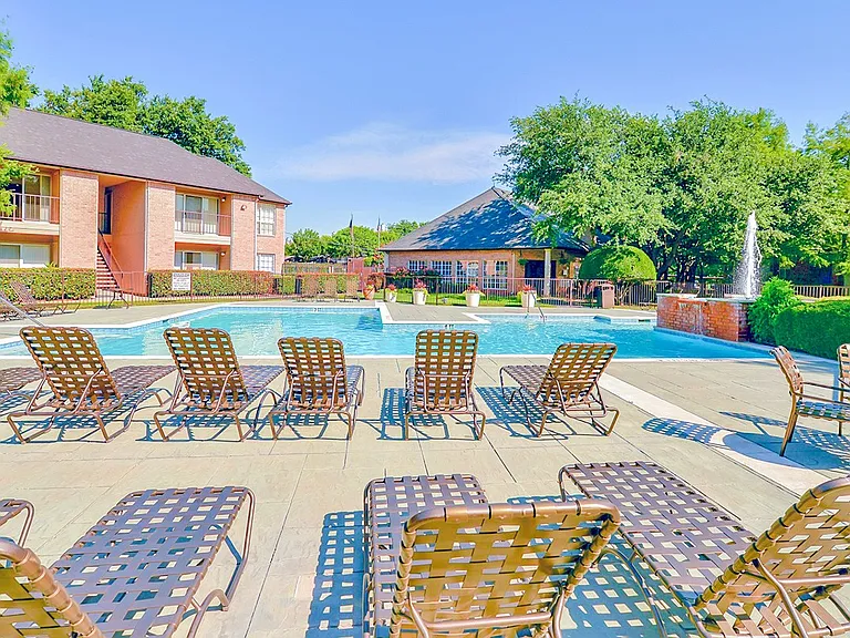 Creekside at Pear Ridge Apartments — Photo 9