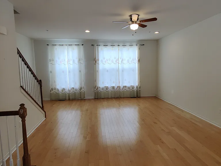 1335 Parish Ave — Photo 8