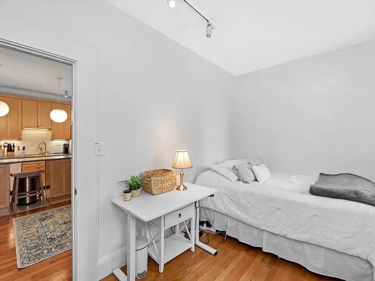 249 Bunker Hill St #1F — Photo 7