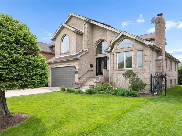 8317 W Ballard Rd, Niles, IL 60714