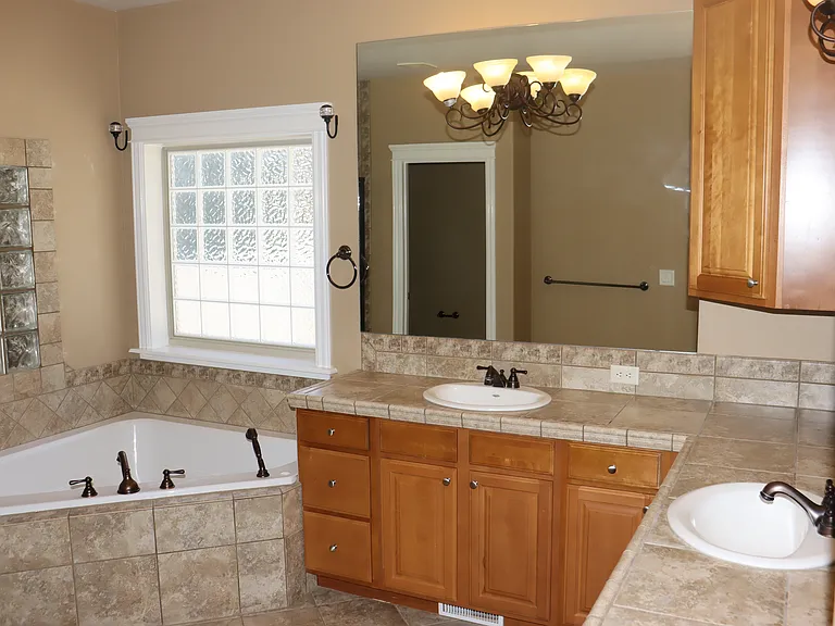 580 E Fallingbranch Dr — Photo 18
