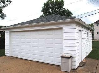 2861 S Aurene Cir, West Allis, WI 53227