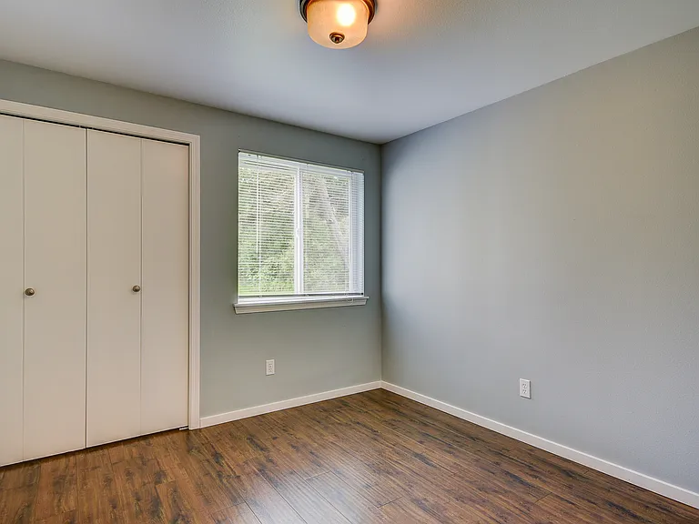 Recently Updated 2-bedroom Cottage — Photo 6