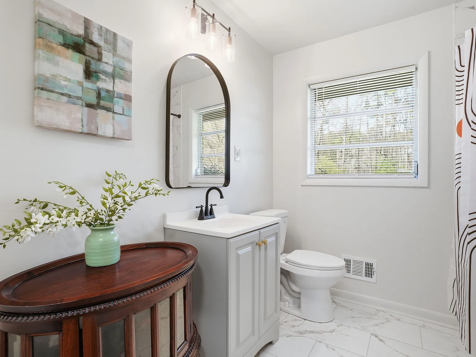 4 bed, 8.0 bath, 3000 sqft, $1,299 — Photo 3
