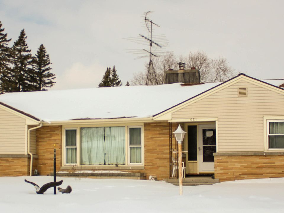 1st image of 651 Riverview Dr